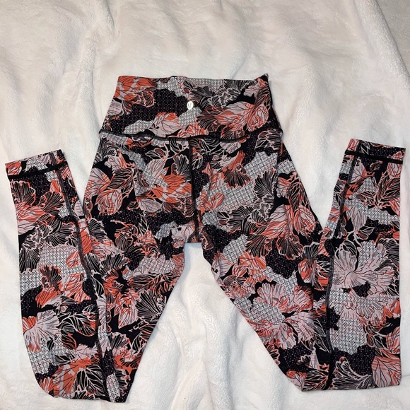 EUC Lululemon Wunder Under Lunar New Year Limited Edition Artisan Spring Size 4 - Picture 2 of 3